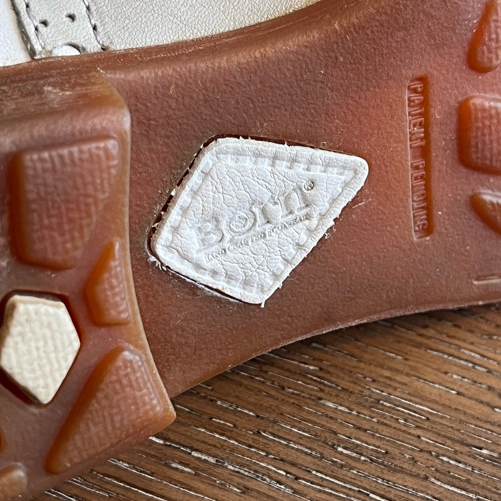 Born Two-Tone Cream and Light Tan Brogue Lace-Up Flats Size 9 - Picture 12 of 13